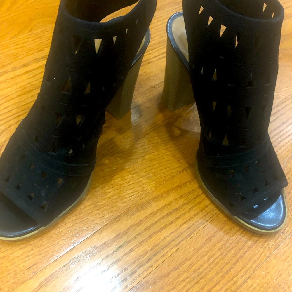 14th and Union black shoes. Size 7.5.Very good condition.Black with brown heels.